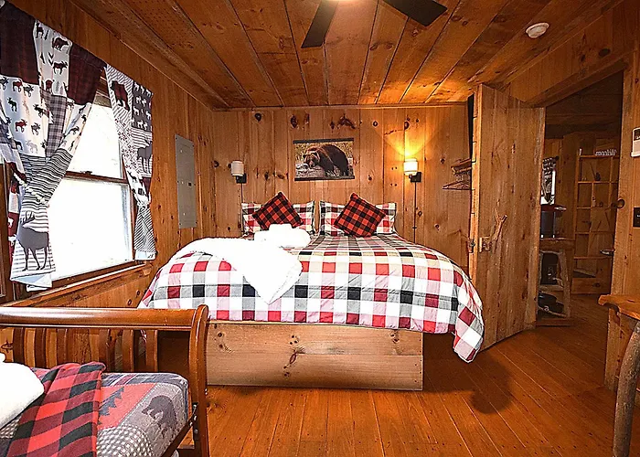 Ma & Pa'S Cabin At Cabin Fever In Nc